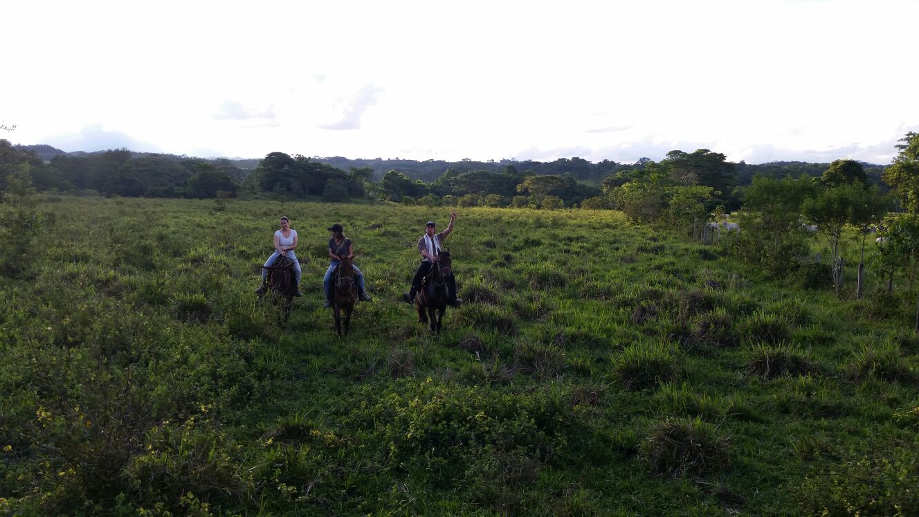 Rio La Miel horseback riding Colombia Antioquia Caldas 2
